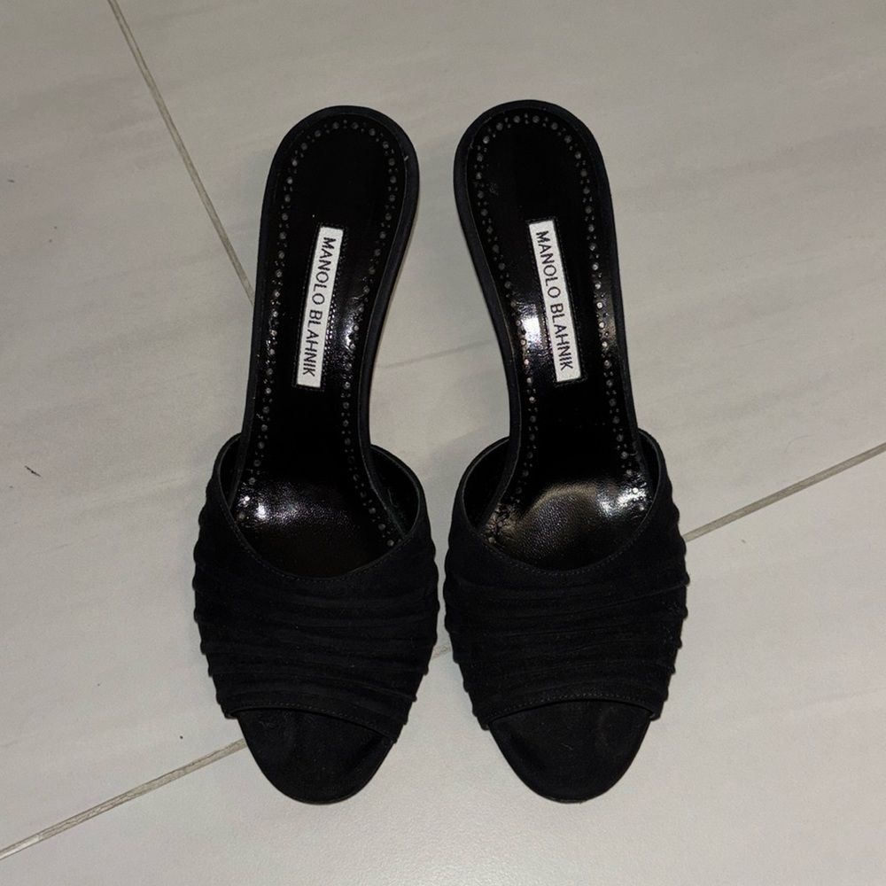 Manolo blahnik PIRUA black suede open toe mule size 39